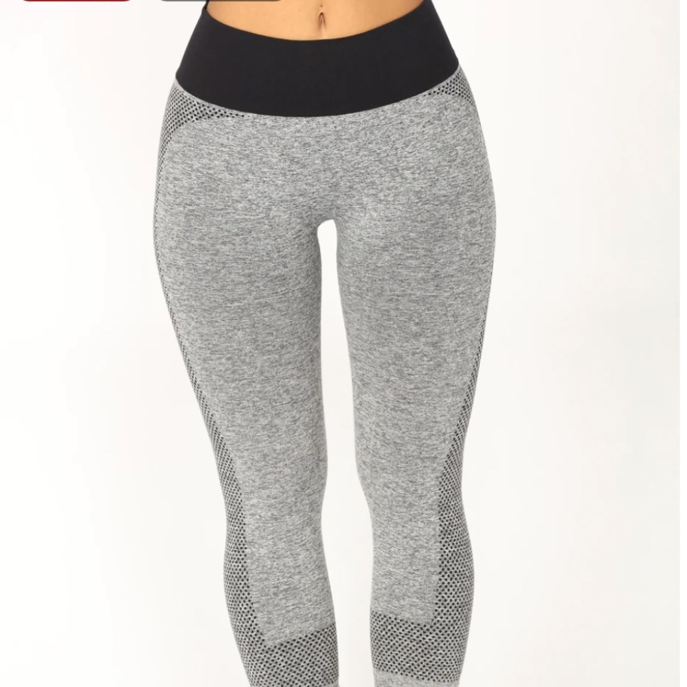 Fashion Nova Seamless Active Set - Picture 7 of 11